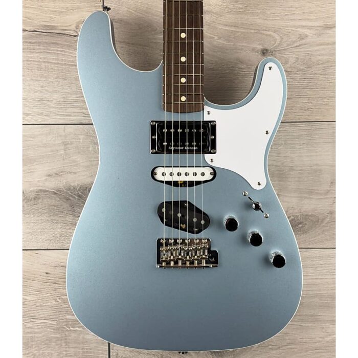 FENDER Custom Shop Master-Built (Kyle McMillin) NOS Stratocaster, Ice Blue Metallic/Lake Placid Blue - Image 3