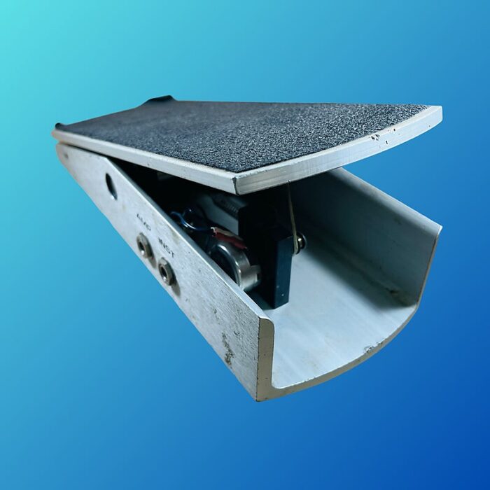Ernie Ball P0-6166 250K Mono Passive Volume Pedal 2010s Silver - Image 3